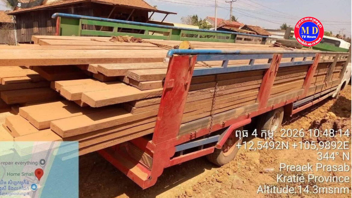 រដ្ឋបាលស្រុកព្រែកប្រសព្វ ដឹកនាំកម្លាំងចុះបង្រ្កាបបទល្មើសរថយន្តដឹកឈើ