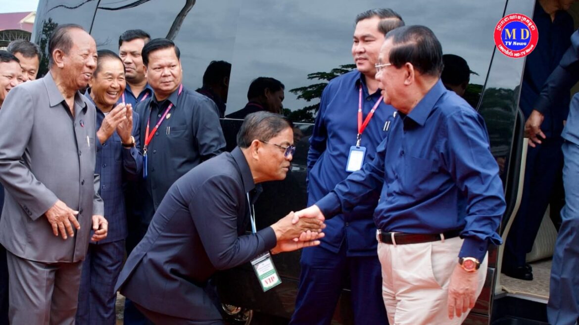 សម្តេចតេជោ ហ៊ុន សែន បន្តអញ្ជើញចុះជួបសំណេះសំណាលជាមួយក្រុមប្រឹក្សាខេត្ត ក្រុង ស្រុក ឃុំ សង្កាត់និងថ្នាក់ដឹកនាំមន្ទីរអង្គភាពនានាជុំវិញខេត្តរតនគិរី